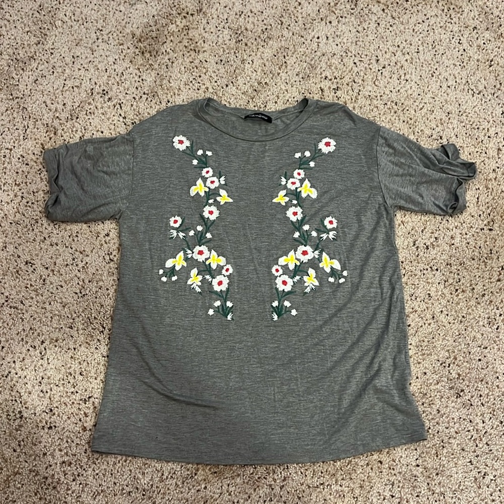 Gray floral printed tee